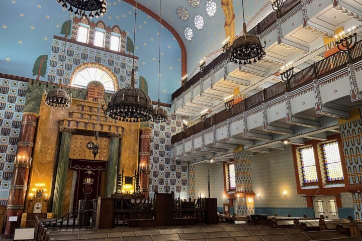 Budapest Jewish District Private Tour: Kazinczy Street Synagogue