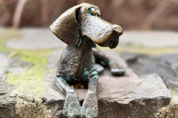 Kolodko mini-sculpture: there was only one dog fair in Buda